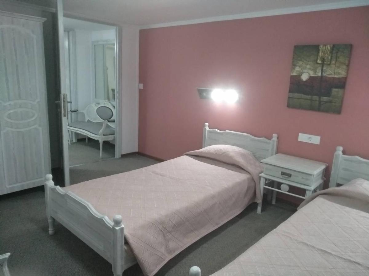 Vokamvilia Apartment & Studio Close To The Sea พลานอส ภายนอก รูปภาพ